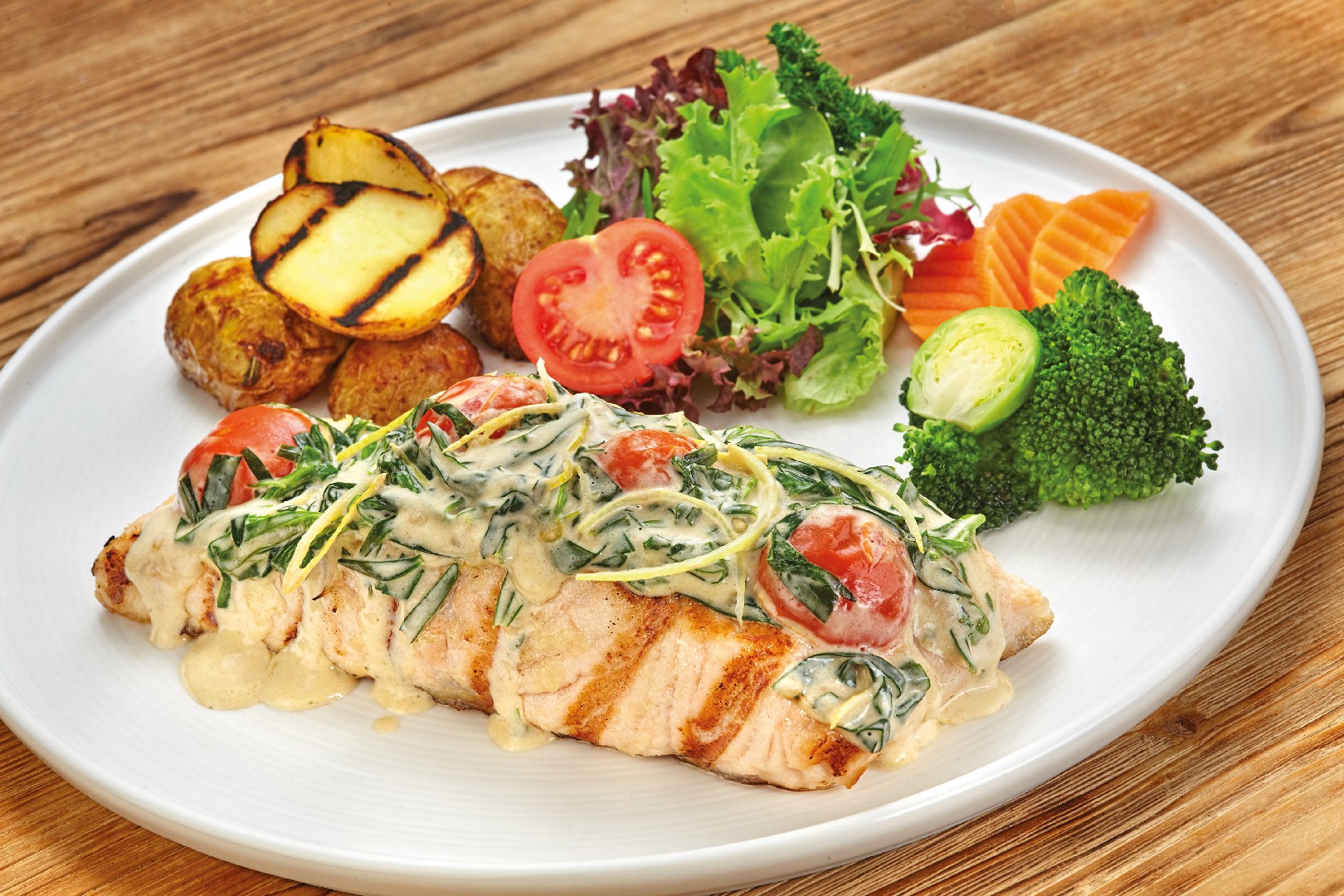 Grilled Salmon with Fresh Tarragon Sauce